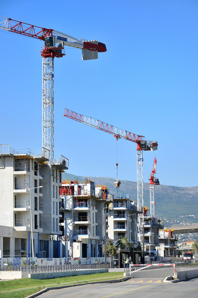 Riviera Montage uses six Potain tower cranes for the construction of housing, offices and shops close to the new IKEA in Nice, France